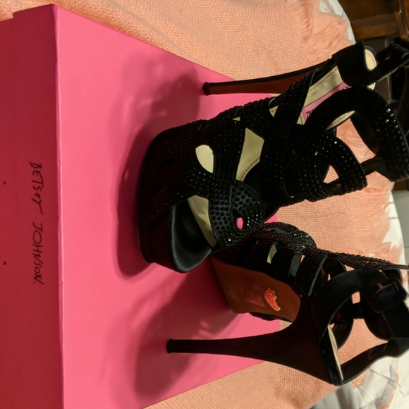 Evening Shoes - Picture 1 of 3